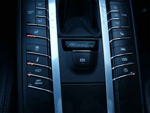 Certified 2021 Porsche Macan GTS w/ Sport Chrono Package image 24