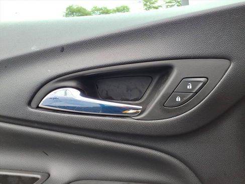 Used 2023 Chevrolet Equinox LT FWD image 15
