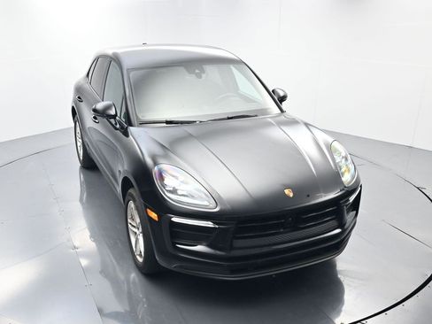 Certified 2025 Porsche Macan image 25