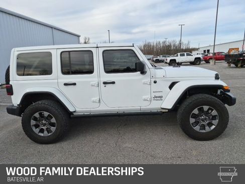 Used 2019 Jeep Wrangler Unlimited Sahara image 4