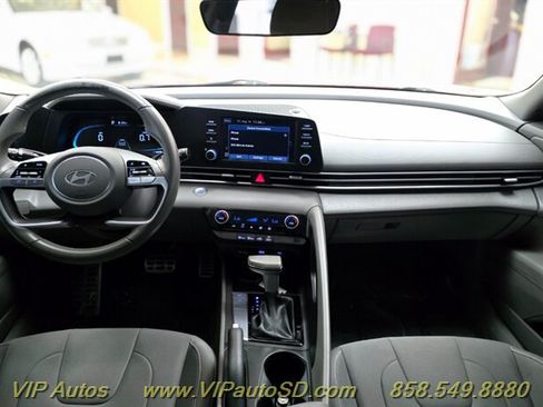 Used 2025 Hyundai Elantra Sport FWD image 18