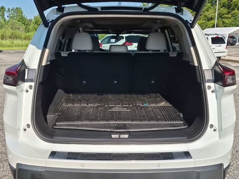 Used 2025 Nissan Rogue SV w/ SV Premium Package FWD image 31