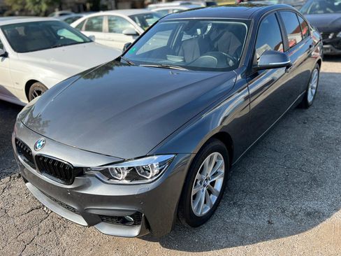 Used 2018 BMW 320i xDrive Sedan AWD/4WD image 2