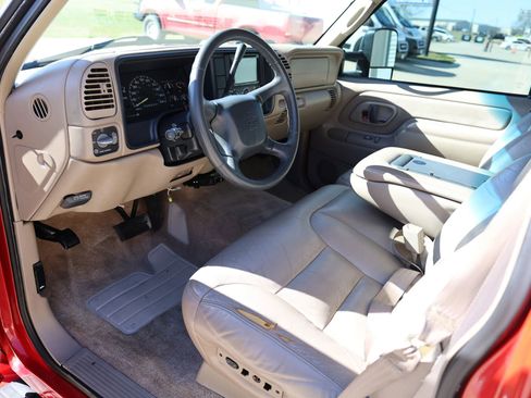 Used 1998 Chevrolet Suburban Z71 w/ Preferred Equipment Group 3 image 24