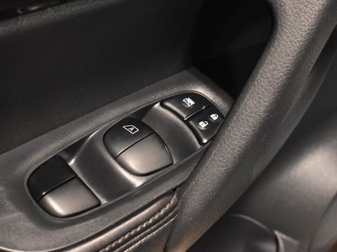 Used 2019 Nissan Rogue S image 10