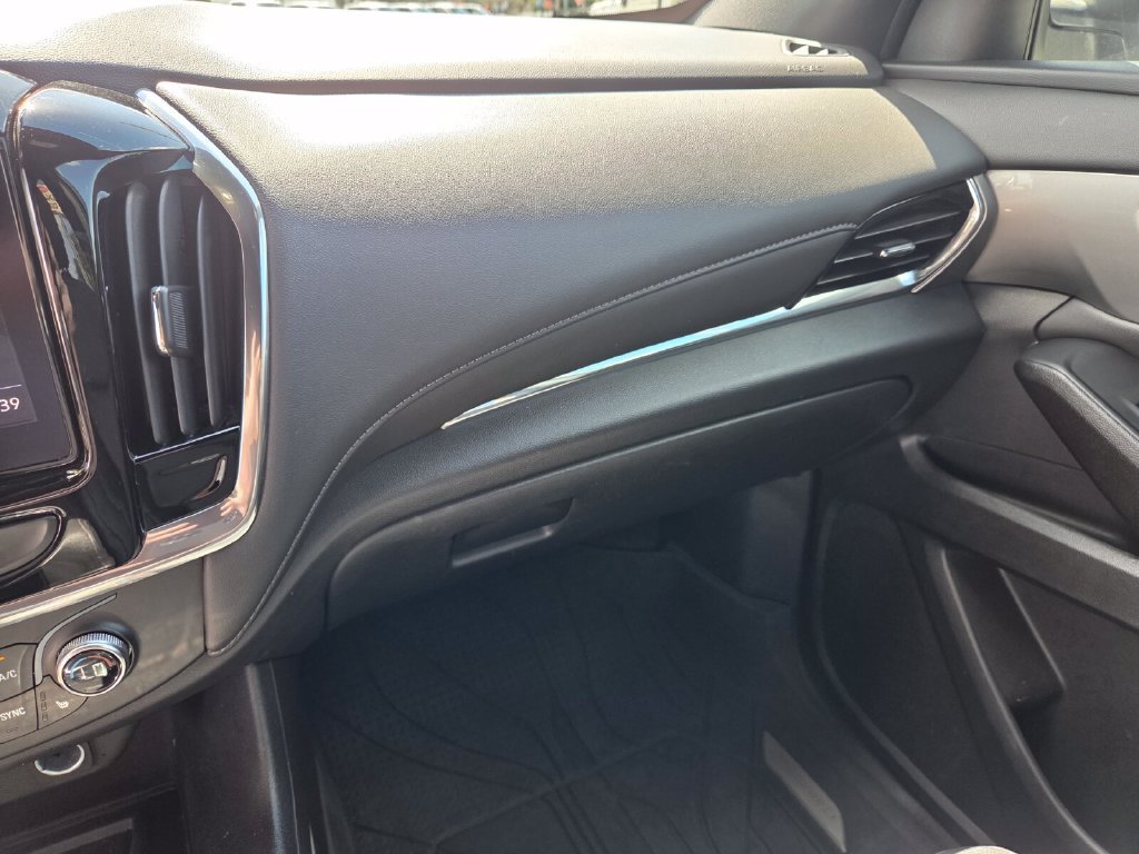 Used 2023 Chevrolet Traverse LT FWD image 28