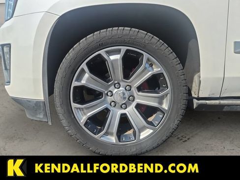 Used 2016 Cadillac Escalade Premium AWD/4WD image 9
