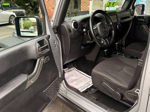 Used 2017 Jeep Wrangler Unlimited Sport AWD/4WD image 8