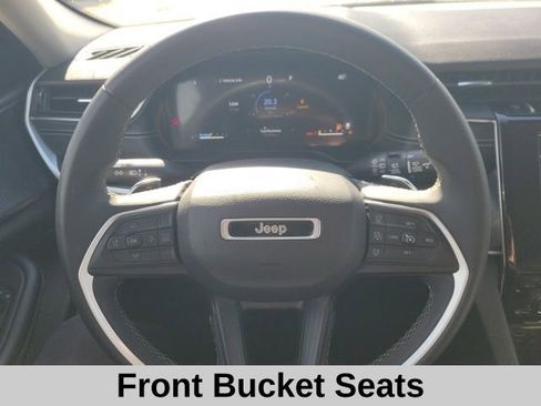 Used 2023 Jeep Grand Cherokee L Laredo image 12