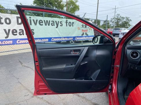 Used 2018 Toyota Corolla LE FWD image 12