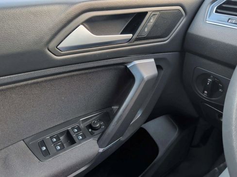 Used 2020 Volkswagen Tiguan S image 27