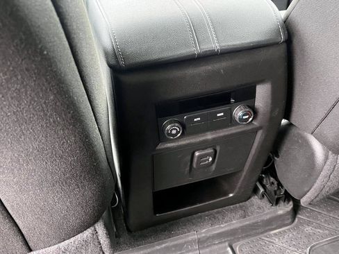 Used 2023 Chevrolet Traverse LT image 12