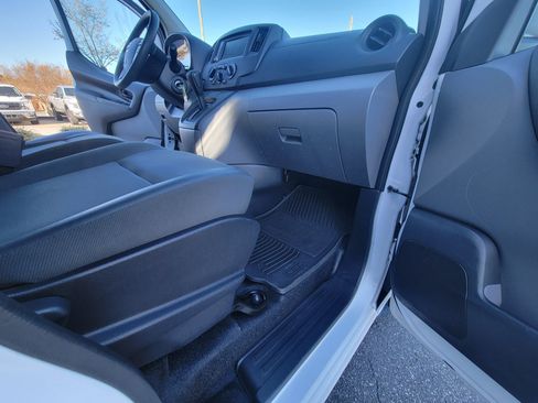Used 2020 Nissan NV200 SV image 40