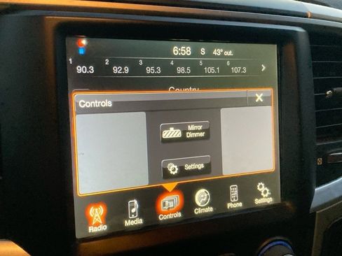 Used 2015 RAM 1500 Classic SLT w/ SLT Plus D￩cor Group image 21