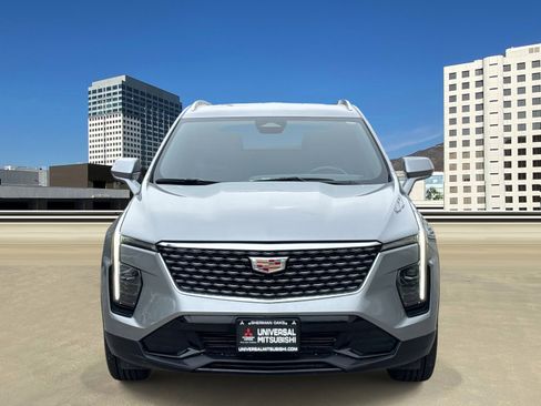 Used 2024 Cadillac XT4 Premium Luxury image 2