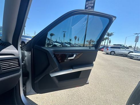 Used 2011 Mercedes-Benz GLK 350 4MATIC image 76