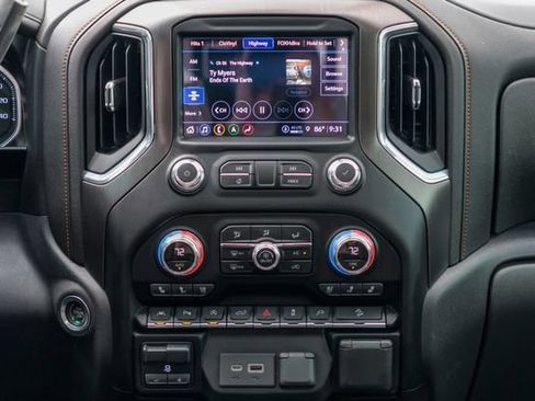 Used 2021 GMC Sierra 1500 AT4 w/ AT4 Premium Package AWD/4WD image 34