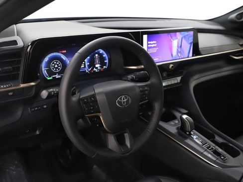 Used 2023 Toyota Crown Platinum image 19