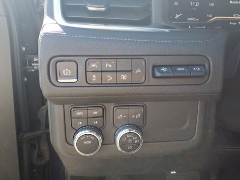 Used 2022 GMC Yukon XL Denali AWD/4WD image 17
