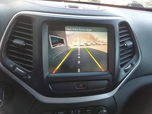 Used 2015 Jeep Cherokee Trailhawk w/ Cold Weather Group image 12