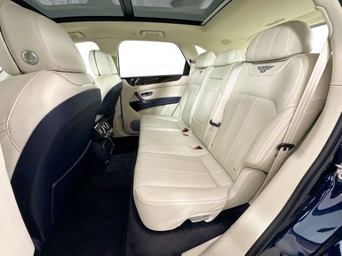 Used 2019 Bentley Bentayga image 22