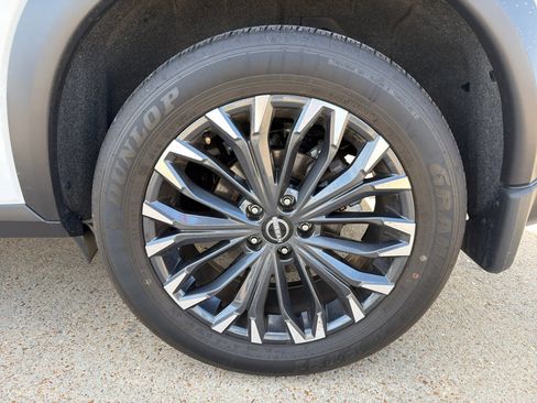 Used 2025 Nissan Rogue SL w/ Tech Package FWD image 10