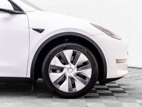 Used 2023 Tesla Model Y 2WD image 36