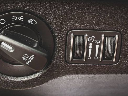 Used 2019 Dodge Charger SXT AWD/4WD image 9