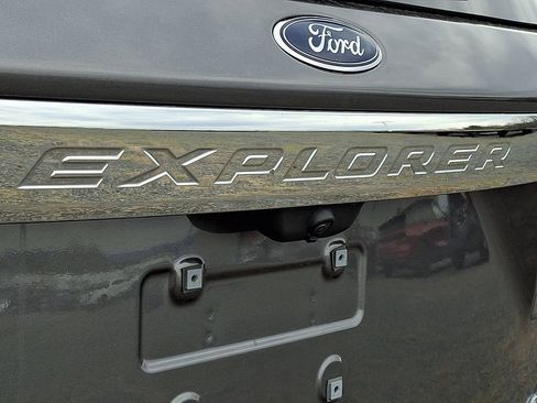 Certified 2021 Ford Explorer Limited w/ Equipment Group 301A image 30