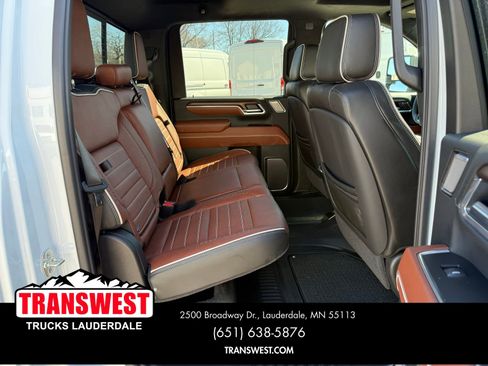 Used 2026 GMC Sierra 3500 Denali Ultimate image 9