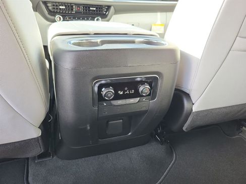 New 2025 Chevrolet Suburban Premier image 20