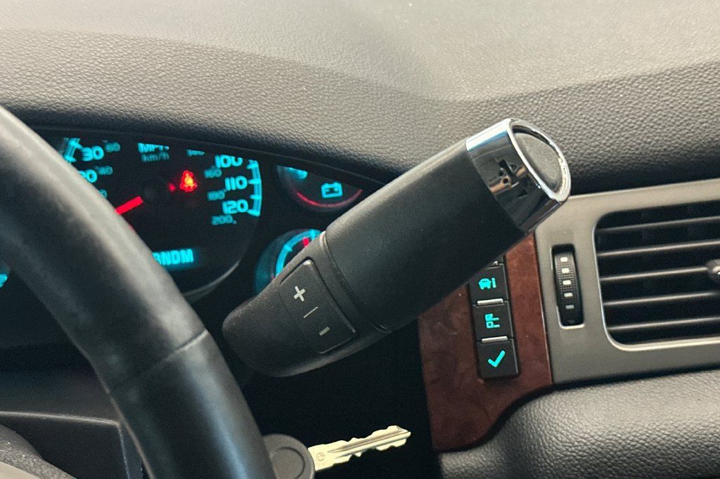 Used 2013 Chevrolet Tahoe LTZ RWD image 23
