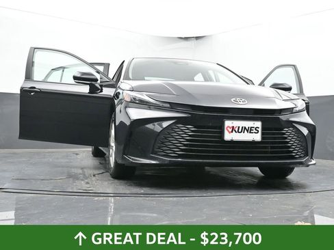 Used 2025 Toyota Camry LE image 68