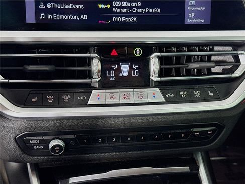 Used 2020 BMW 330i Sedan w/ M Sport Package RWD image 19