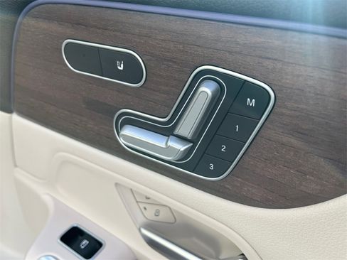 Certified 2022 Mercedes-Benz GLA 250 4MATIC image 16