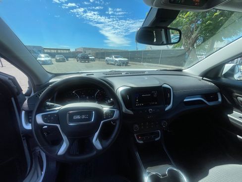 Used 2024 GMC Terrain SLE image 33