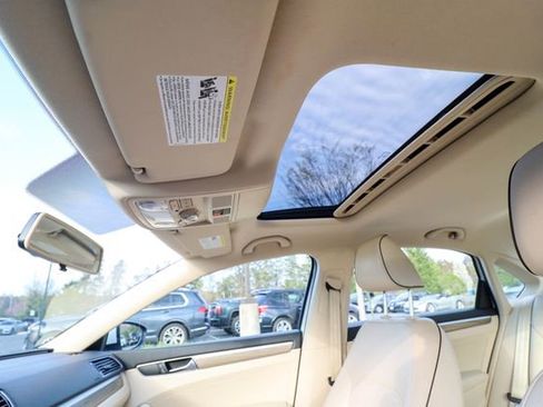 Used 2017 Volkswagen Passat 1.8T SE image 32