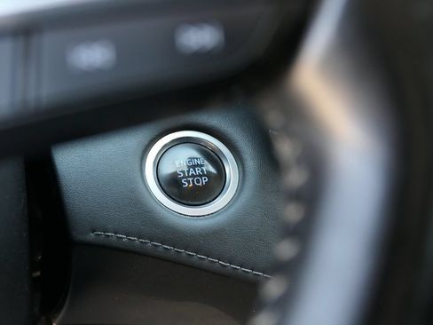 Used 2021 Toyota Highlander XLE FWD image 18