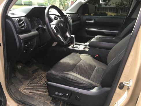 Used 2017 Toyota Tundra SR5 w/ TRD Off Road Package AWD/4WD image 4