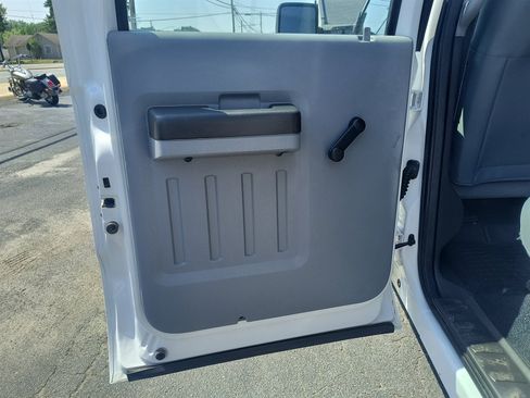 Used 2011 Ford F250 XL w/ Skid Plate Pkg AWD/4WD image 28
