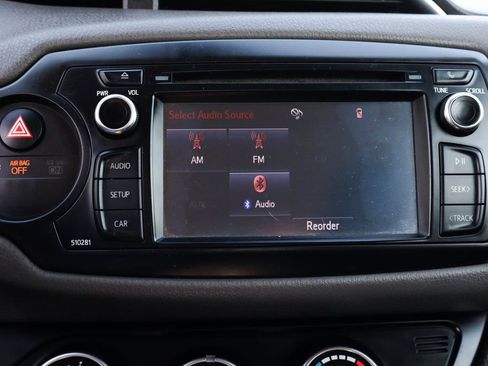Used 2018 Toyota Yaris LE w/ Carpet Mat Package FWD image 28