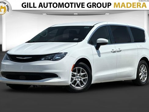 Used 2022 Chrysler Voyager LX image 1