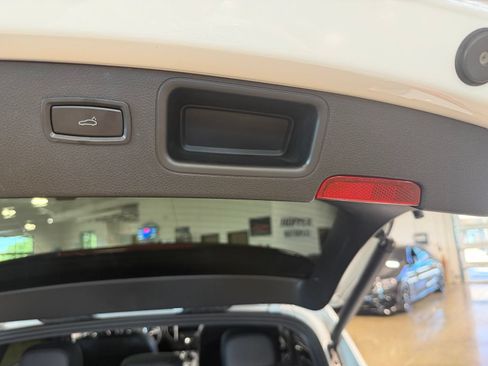 Used 2018 Porsche Macan AWD/4WD image 20