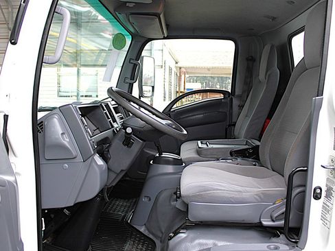 Used 2019 Isuzu NPR image 18