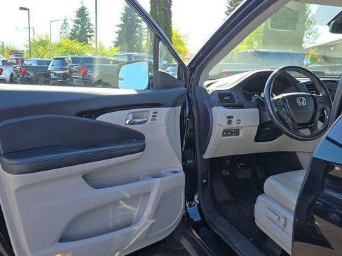 Used 2017 Honda Pilot Elite image 22