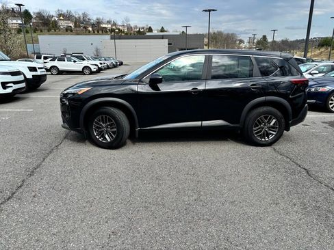 Used 2023 Nissan Rogue S image 1