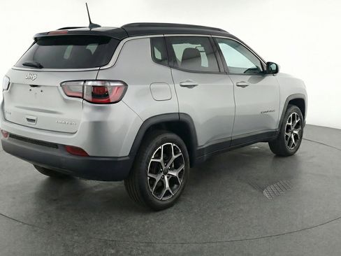 Used 2025 Jeep Compass Limited image 9