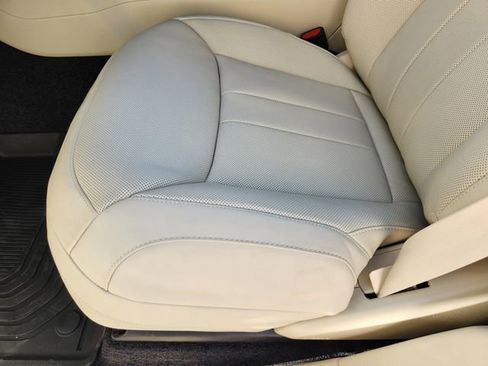 New 2026 Land Rover Range Rover Long Wheelbase SE image 16