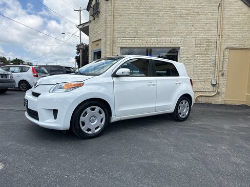 Used 2010 Scion xD FWD image 1