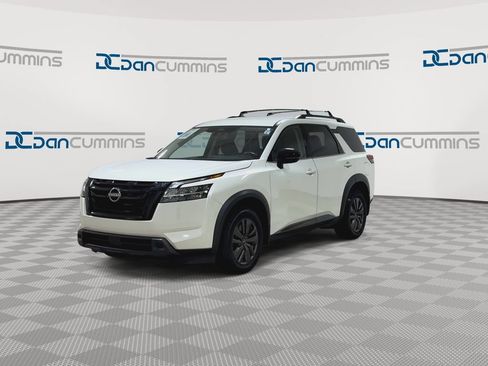 Used 2022 Nissan Pathfinder SV AWD/4WD image 5
